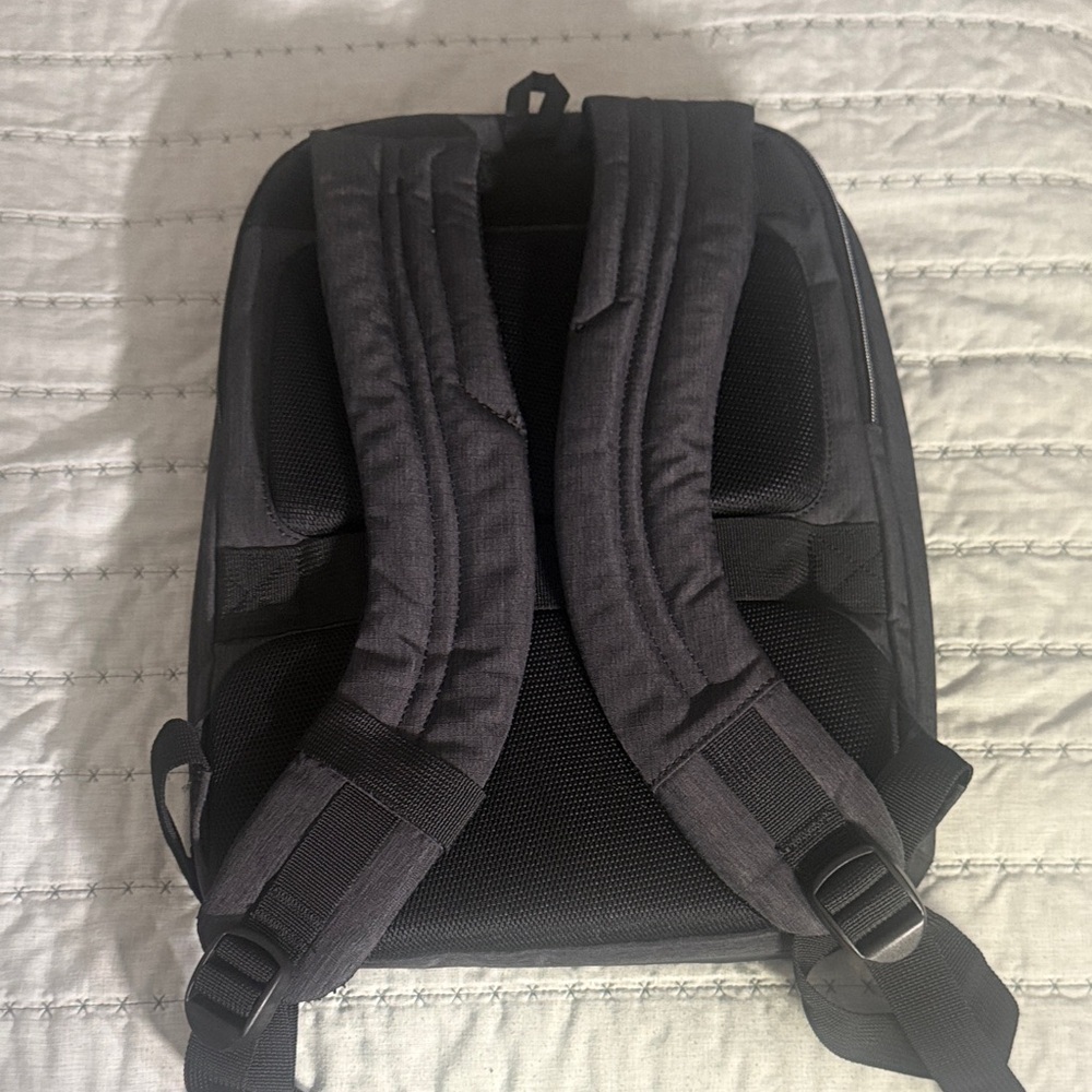 Like New - Samsonite Charcoal Gray Men's Backpack - Picture 3 of 7